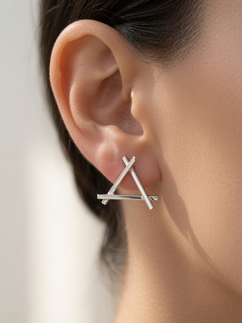 Polished Silver-Tone Geometric Stud Earrings – 20mm